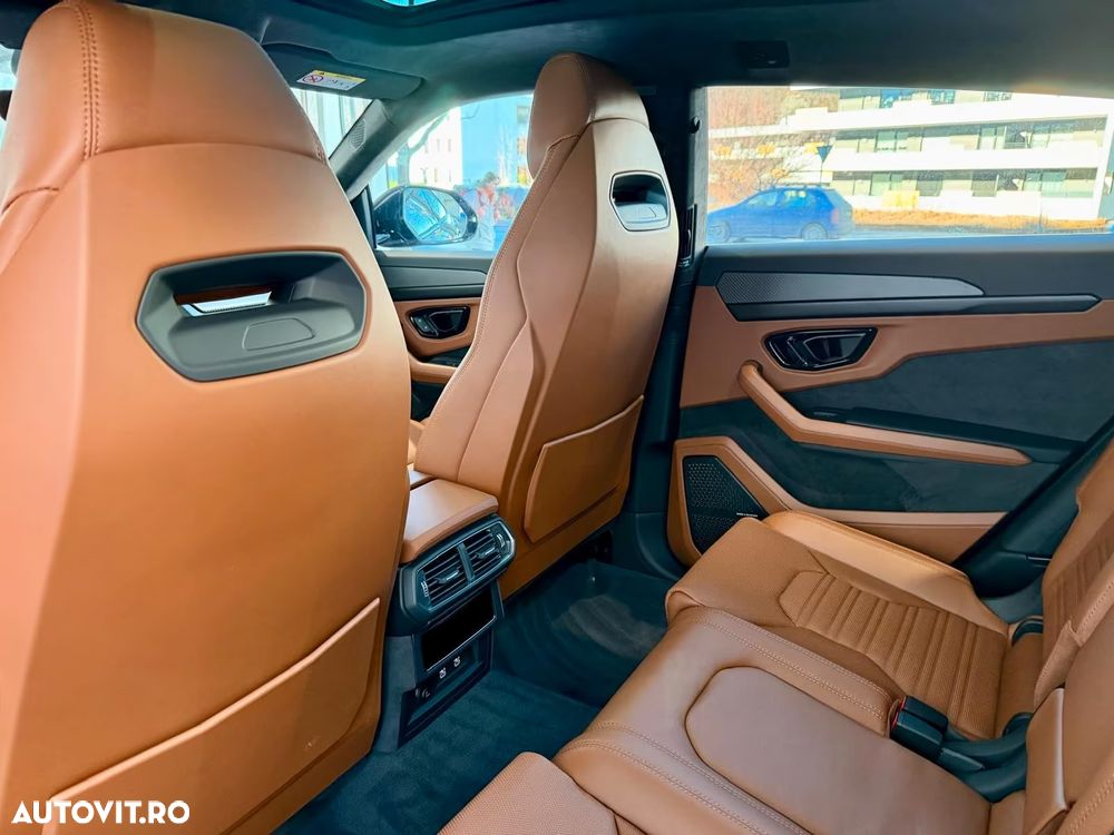 Lamborghini URUS - 10