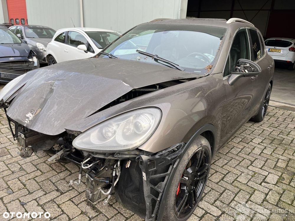 Porsche Cayenne - 1