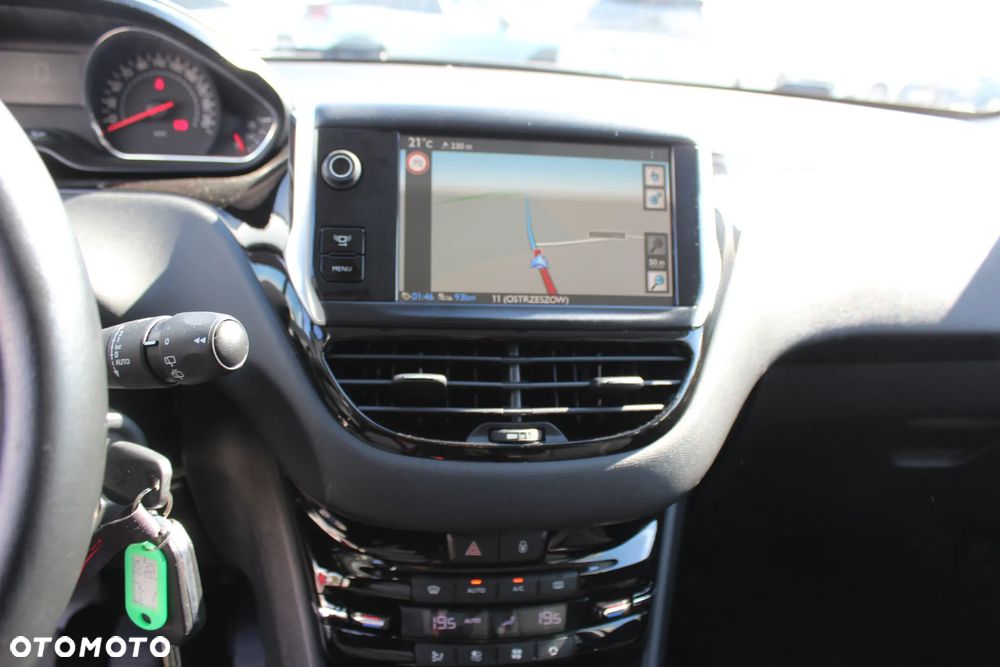 Peugeot 208 82 VTI Allure - 13