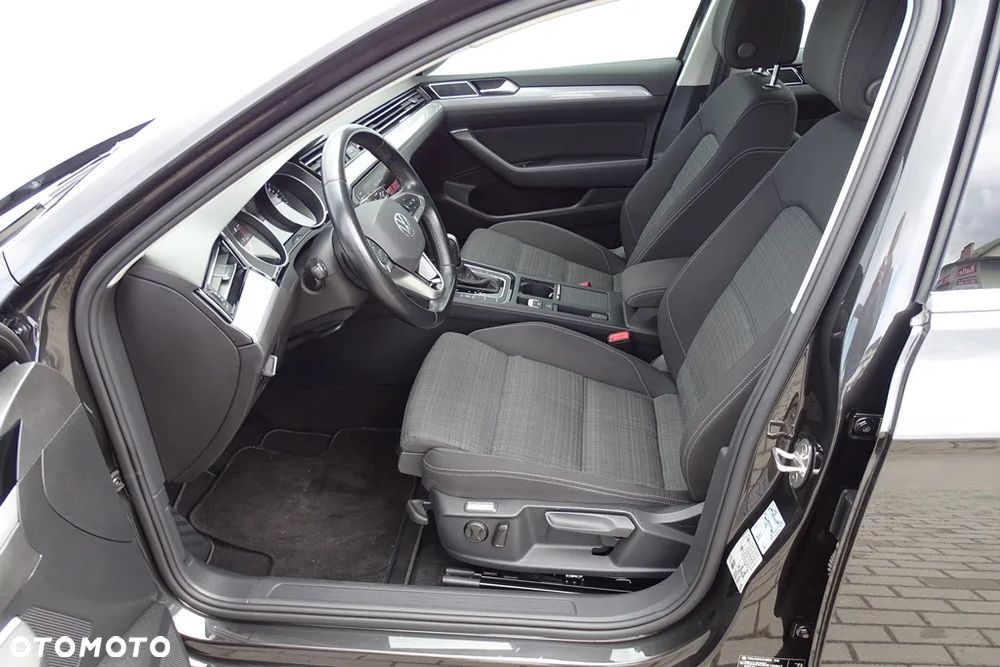Volkswagen Passat - 12