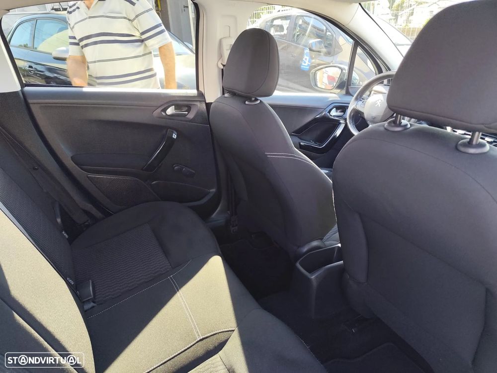 Peugeot 208 1.2 PureTech Style - 10