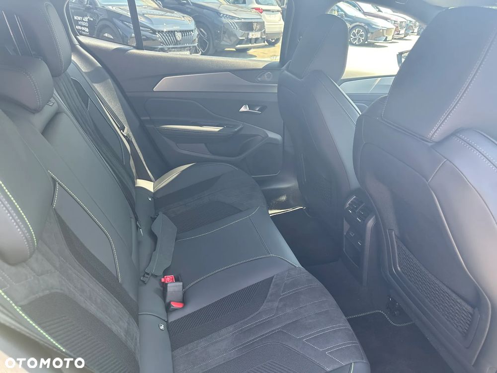 Peugeot 408 1.6 Plug-in Hybrid 240 GT Exclusive e-DCS7 - 18