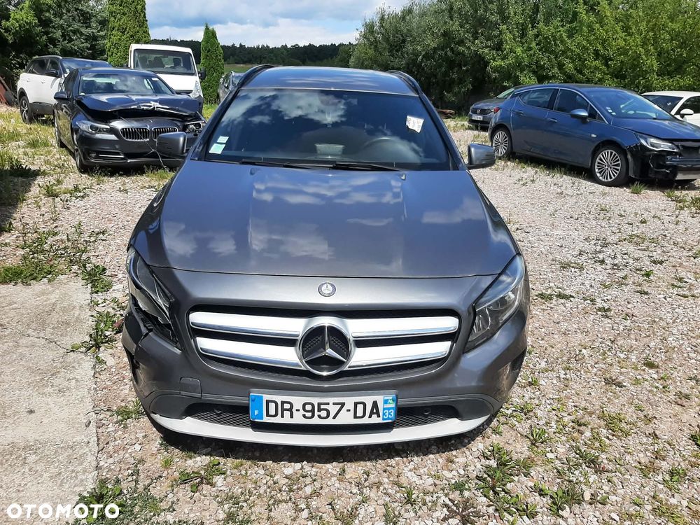 Mercedes-Benz GLA 180 d Urban - 3