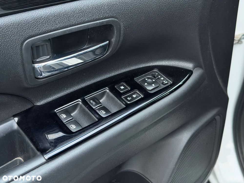 Mitsubishi Outlander - 9