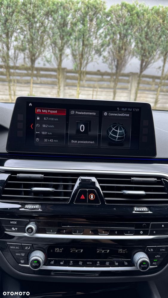 BMW Seria 5 520d Sport Line - 29