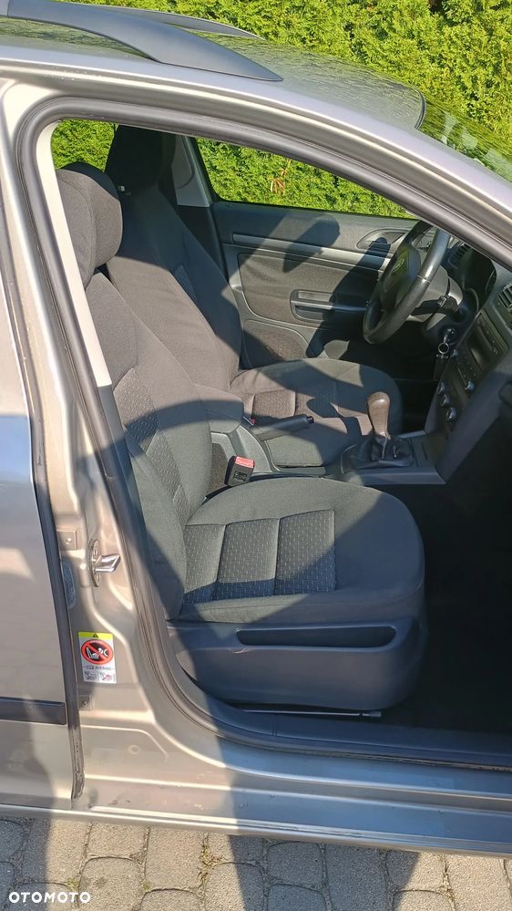 Skoda Octavia 1.6 Tour - 9
