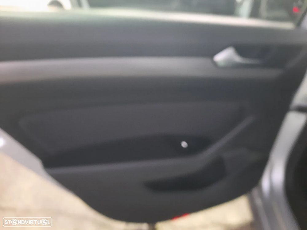 VW Passat 1.6 TDI BlueMotion - 17