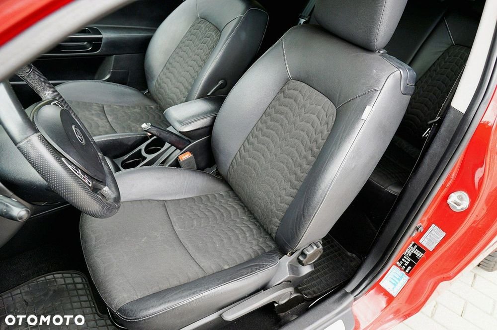 Kia Ceed - 10