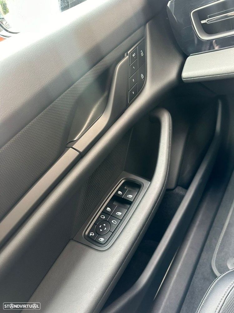 Porsche Taycan Cross Turismo 4S - 10