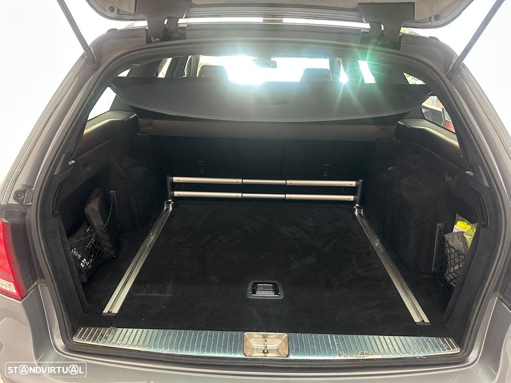Mercedes-Benz E 300 Bluetec Hybrid Avantgarde - 23