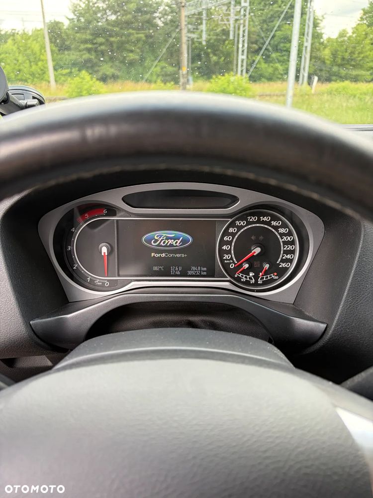 Ford Mondeo - 32
