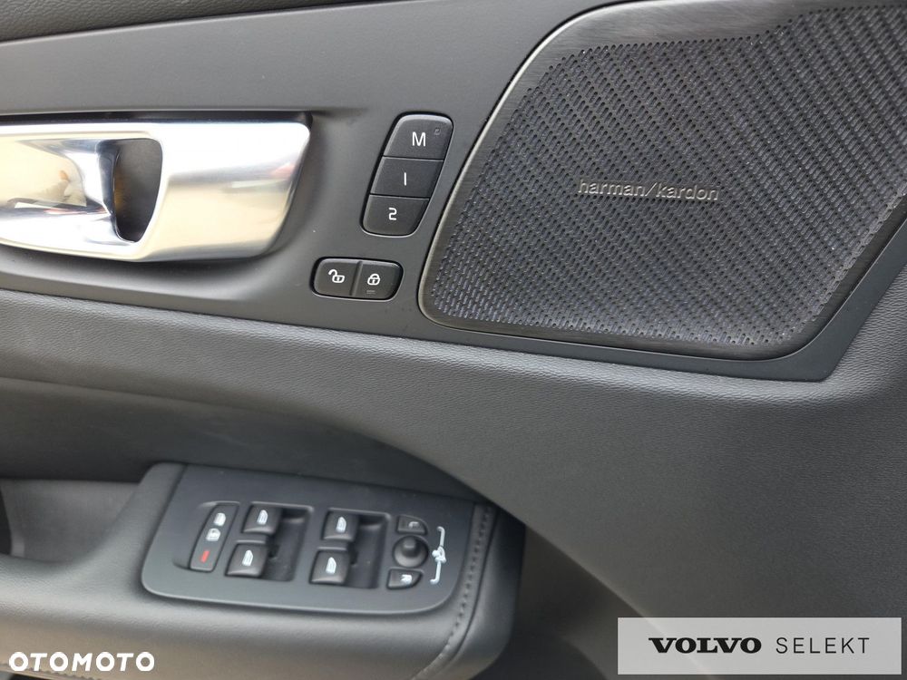 Volvo XC 60 B5 B AWD Plus Dark - 22