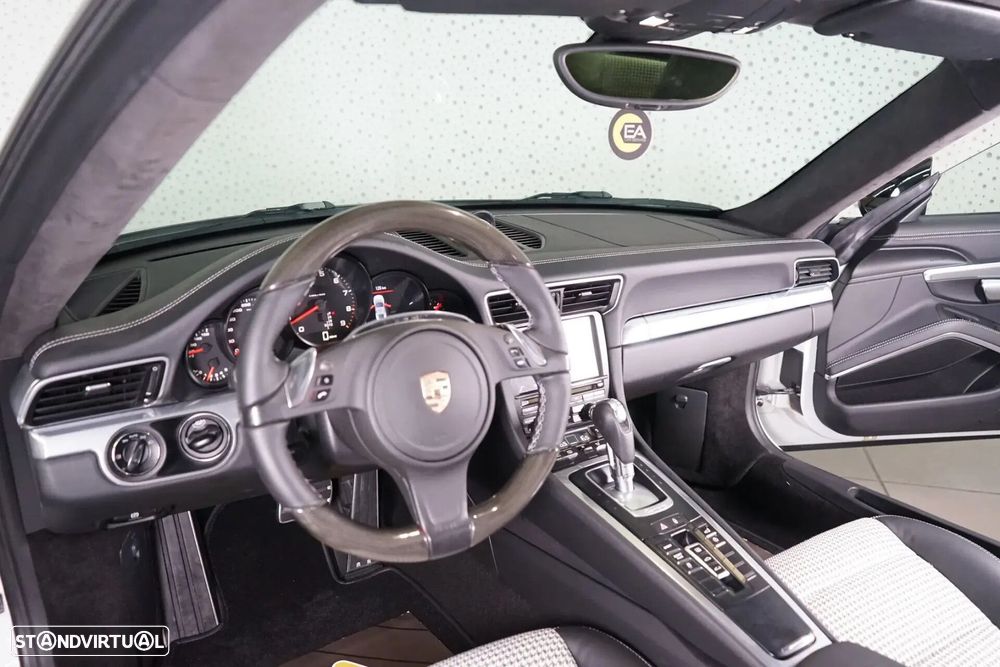Porsche 911 (991) - 16