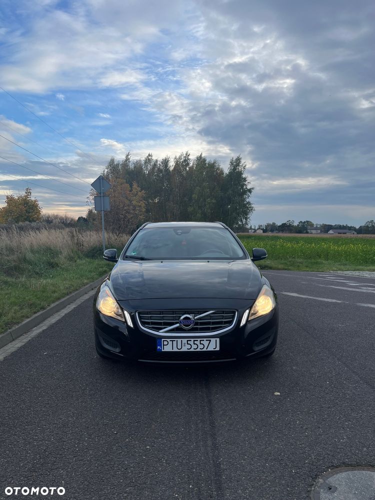 Volvo V60 DRIVe Momentum - 1
