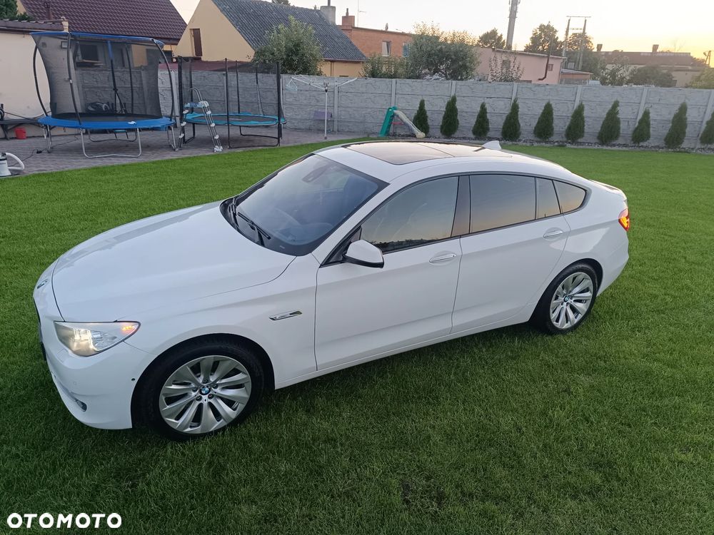 BMW Seria 5 550i - 21