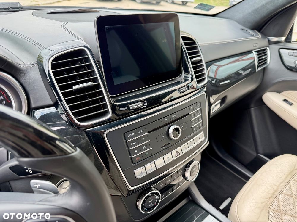 Mercedes-Benz GLS - 27