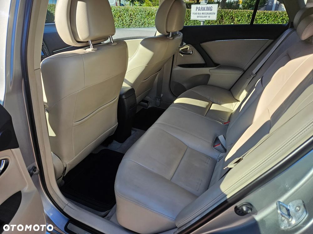 Toyota Avensis 2.0 Prestige MS - 18