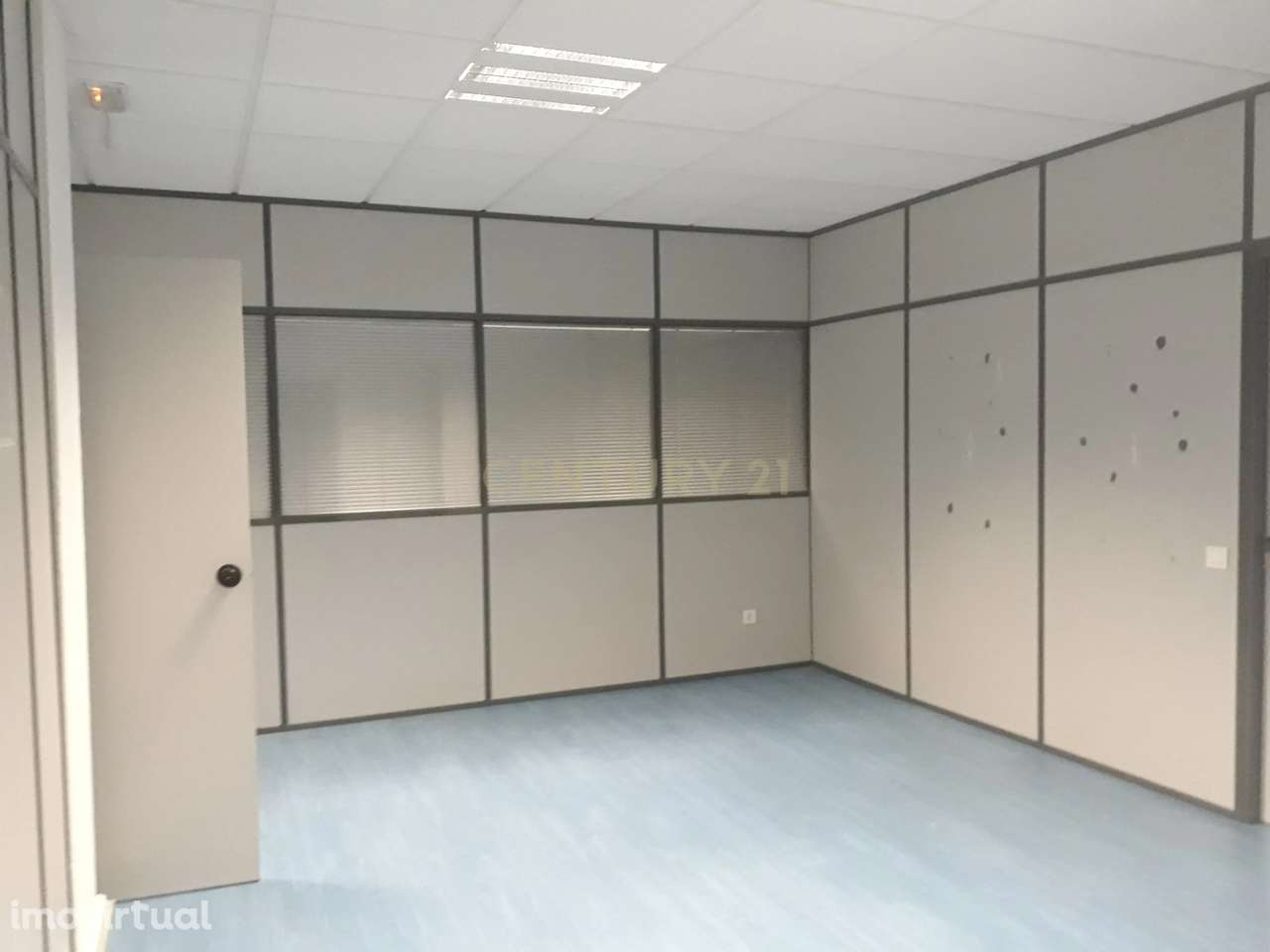 Armazém e Escritório de 300m2 Coração do Porto - Grande imagem: 5/17