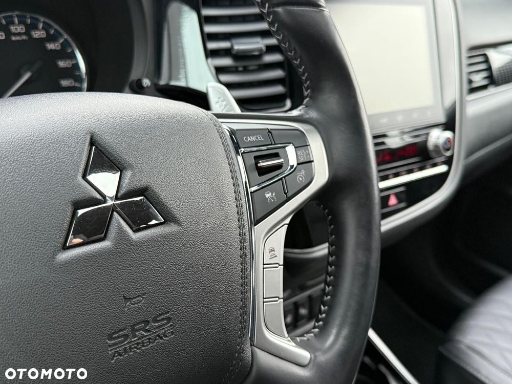Mitsubishi Outlander PHEV Intense + - 23