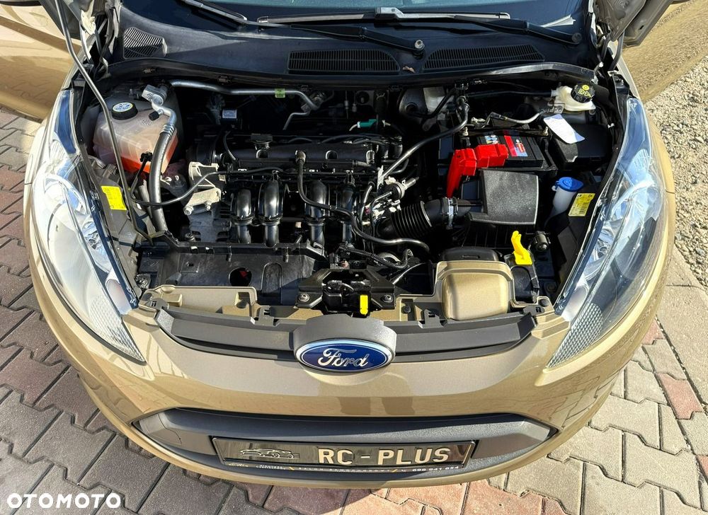 Ford Fiesta 1.25 Champions Edition - 36