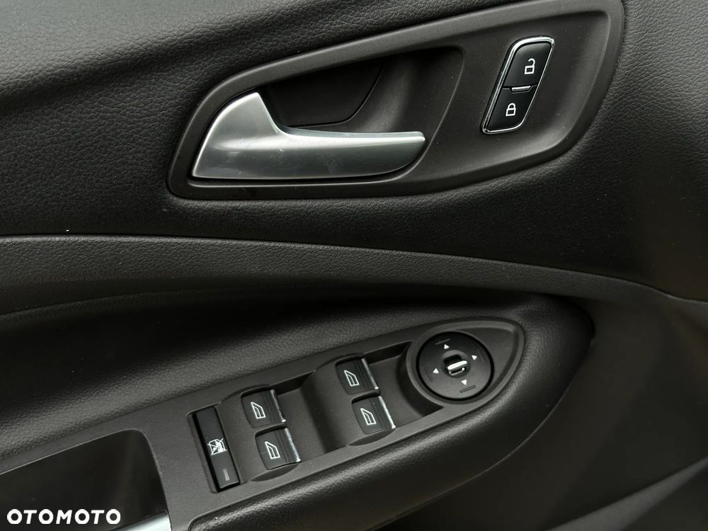 Ford Kuga 1.6 EcoBoost 2x4 Titanium - 16