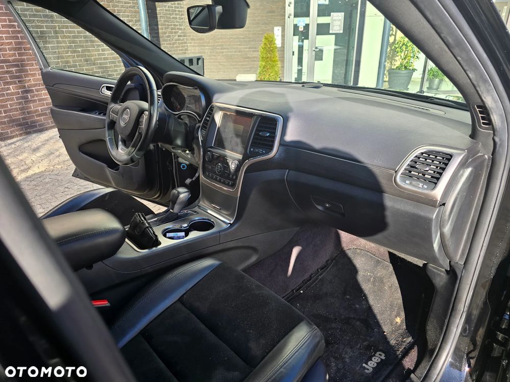 Jeep Grand Cherokee - 23