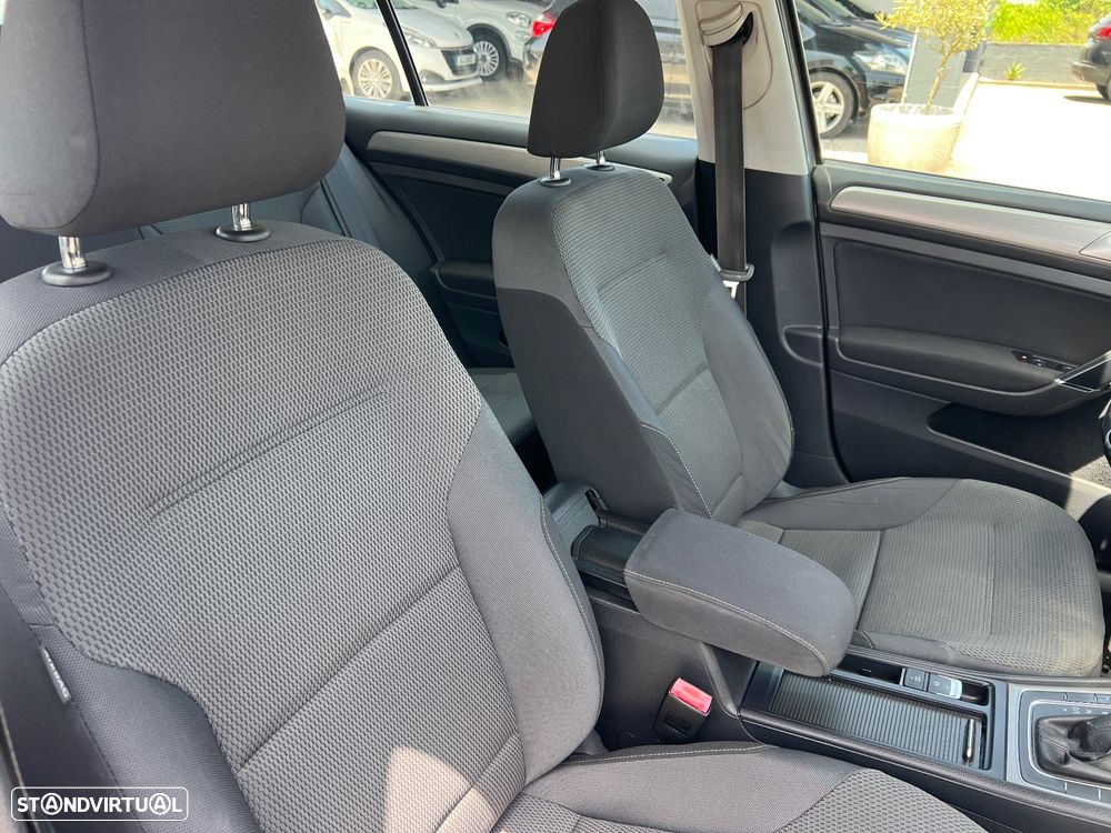 VW Golf 1.6 TDi Trendline DSG - 26