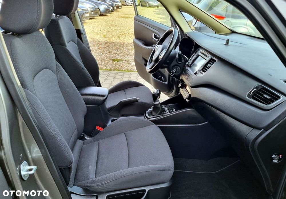Kia Carens - 29