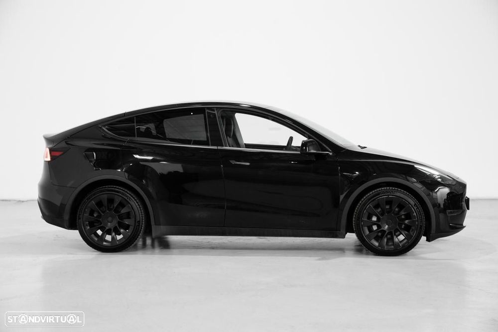 Tesla Model Y 2023 photo 2