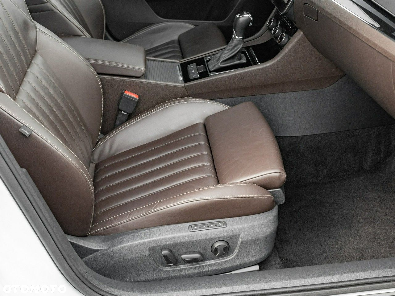 Skoda Superb 2.0 TDI SCR L&K DSG - 33