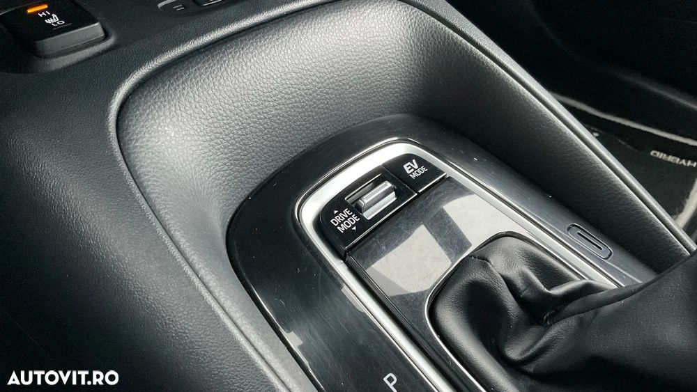 Toyota Corolla TS 1.8 HSD Dynamic - 31