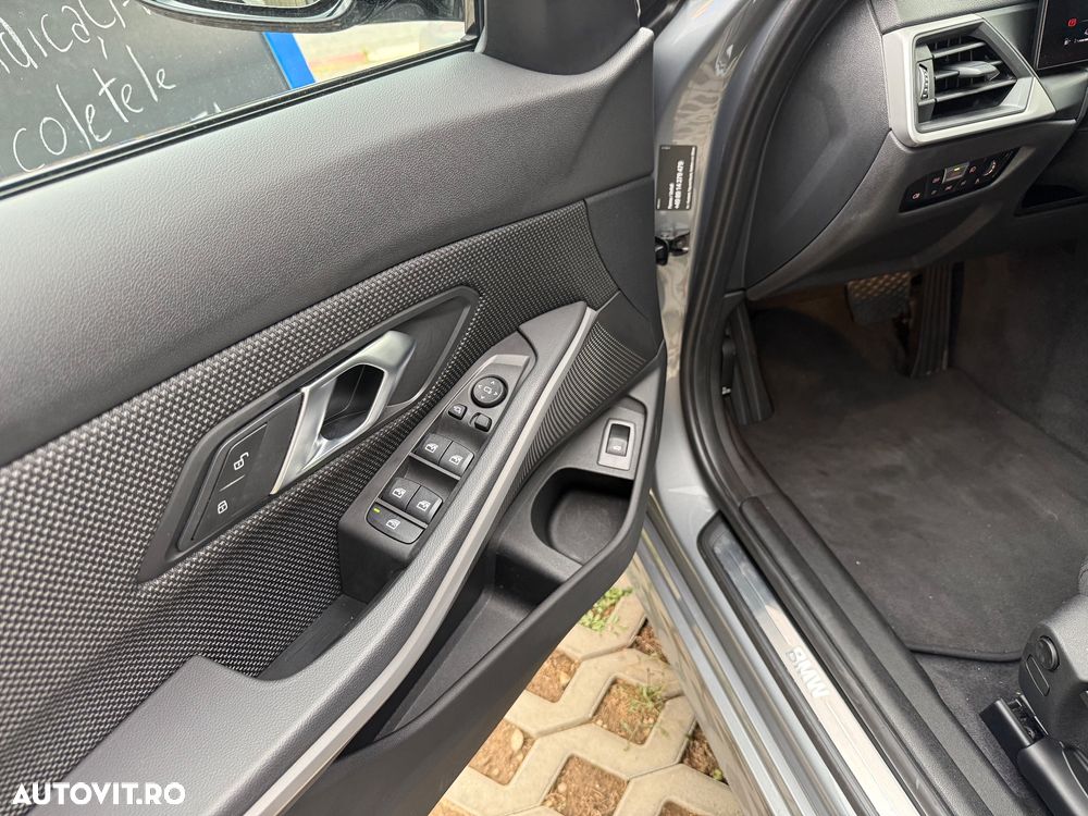 BMW Seria 3 320d Touring xDrive Aut. - 31