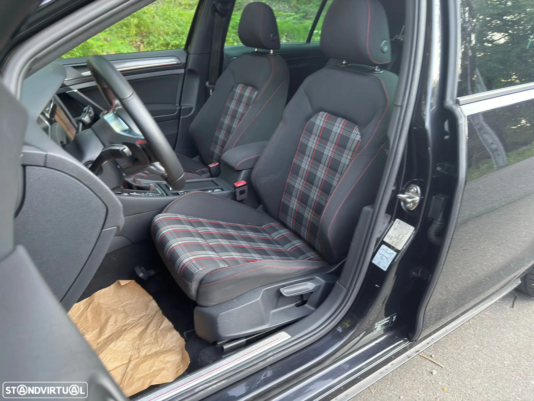 VW Golf 2.0 TSI GTI DSG - 40