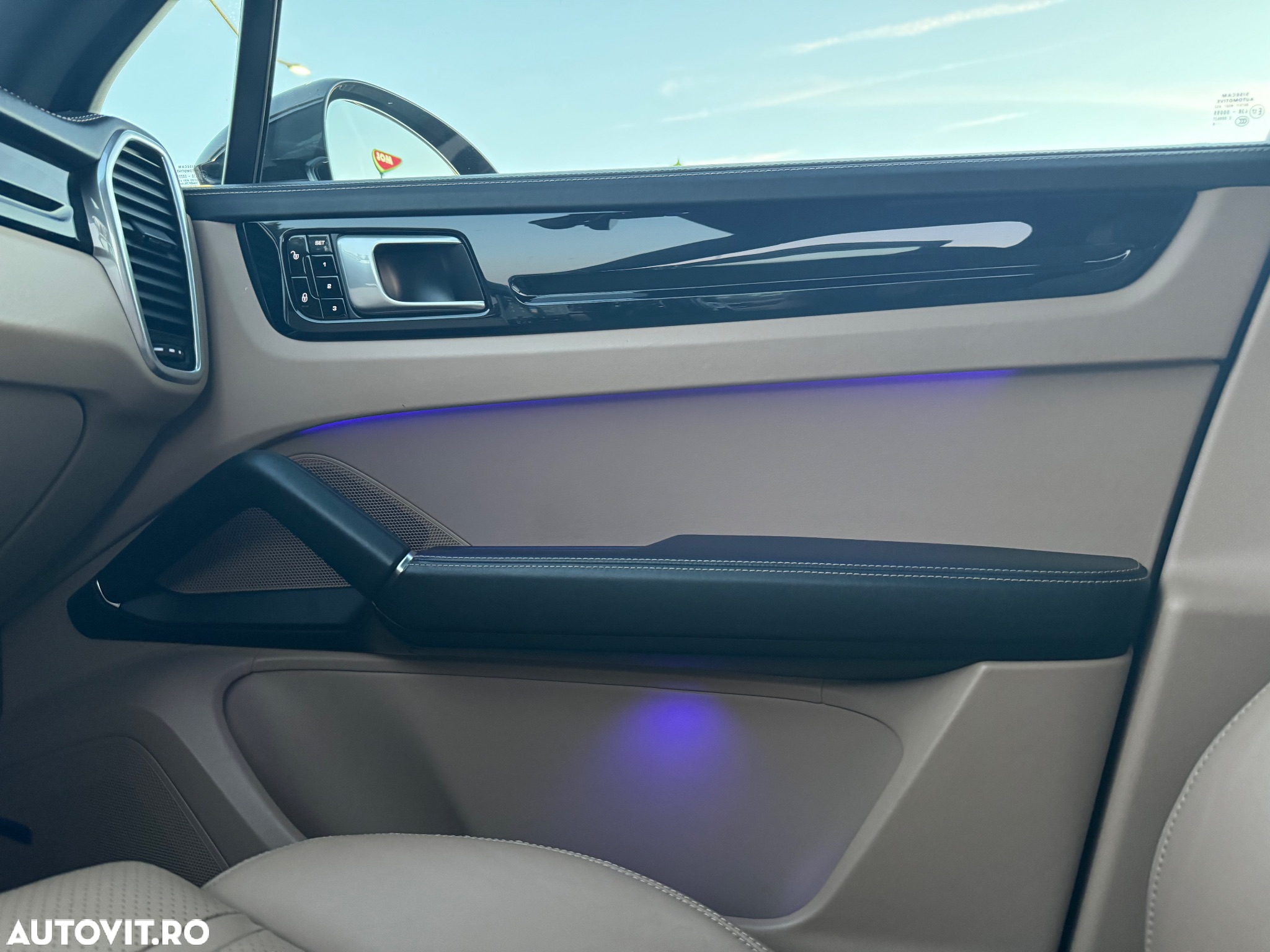 Porsche Cayenne - 30