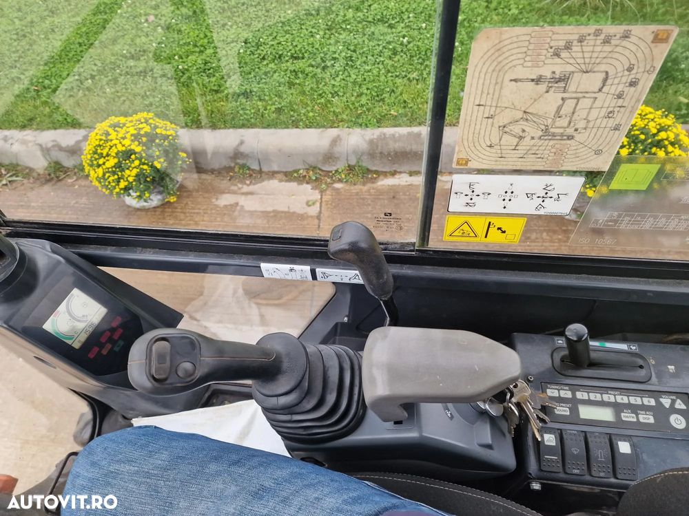 Hitachi ZX19, Masa operat 2tone, 2019, 1.596h, LAMA, CUPLA RAPIDA+3 CUPE, Senile extensibile, latime strans 0,98m, Inst picon, cabina, radio, senile 80% ok, STARE FOARTE BUNA, posibilitate leasing 4 ani, rata lunara 2.000 lei-PROMOTIE-17.900EUR+Tva - 26