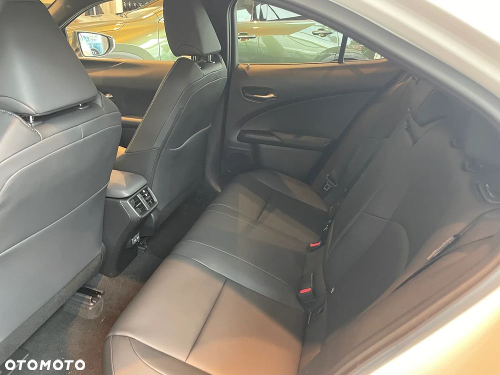 Lexus UX 300h F Sport Design - 5