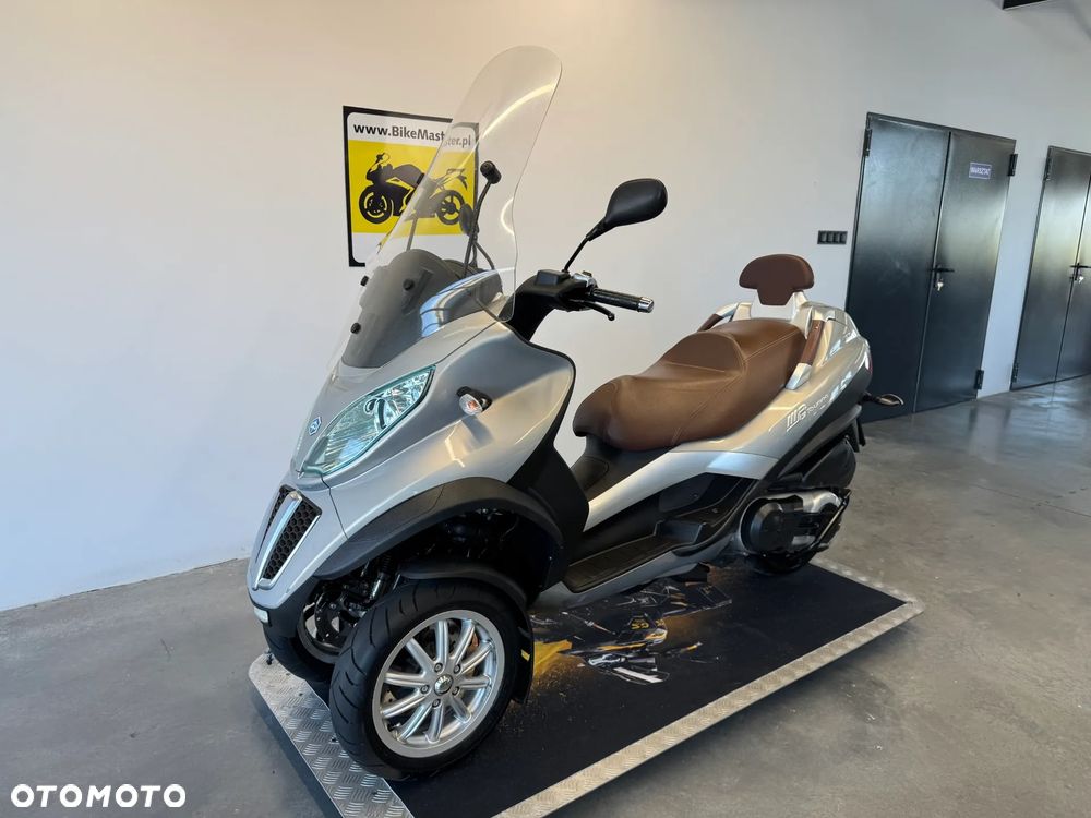 Piaggio MP-3 - 4