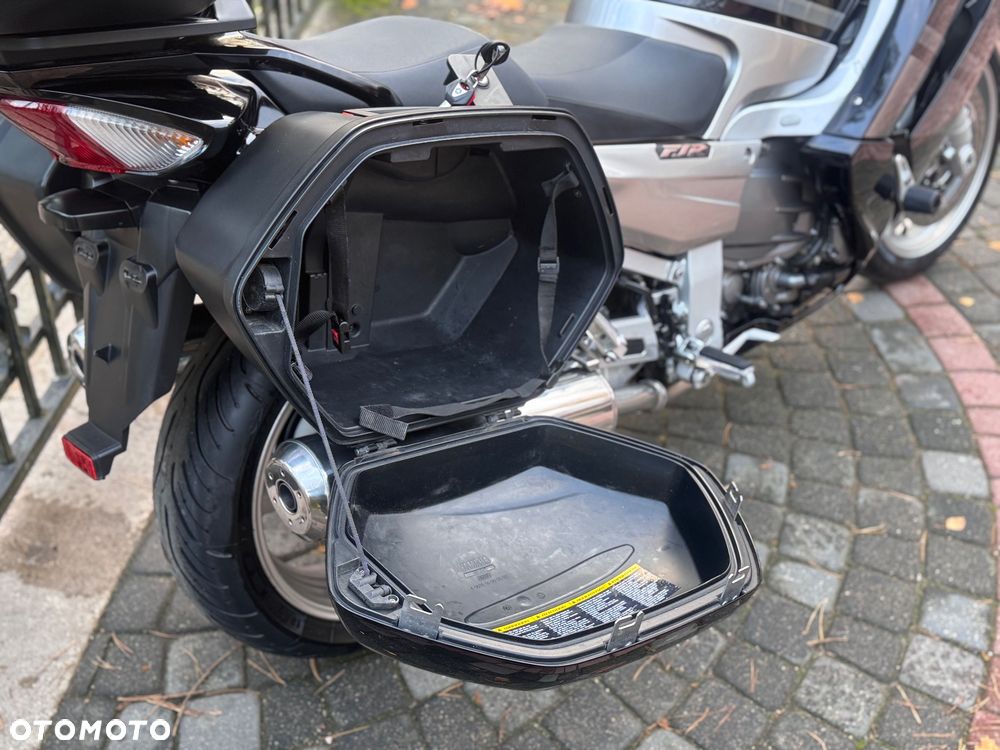 Yamaha FJR - 27