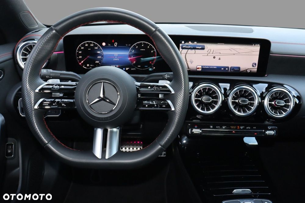 Mercedes-Benz CLA 180 AMG Line 7G-DCT - 14