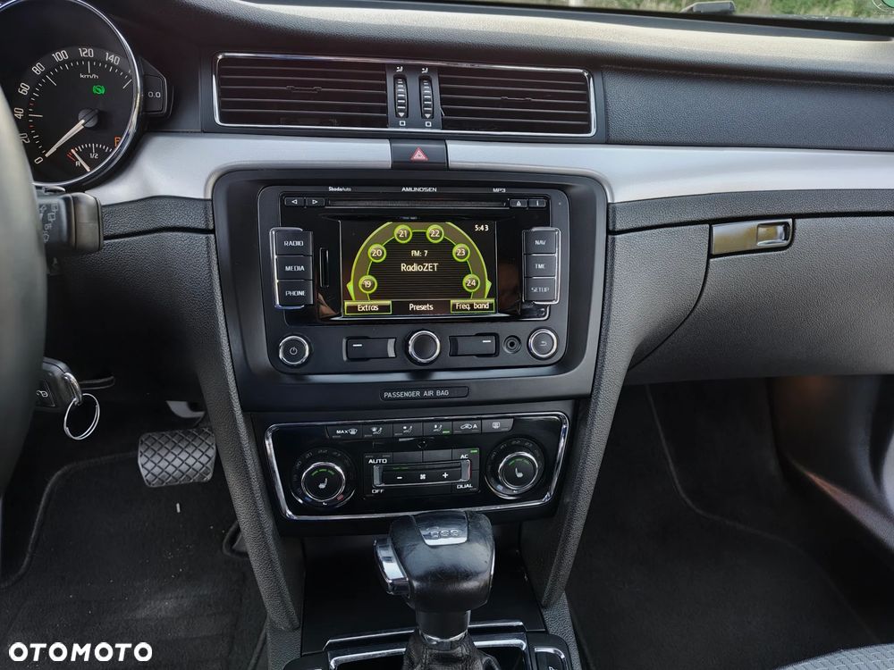 Skoda Superb 2.0 TDI DSG Ambition - 32