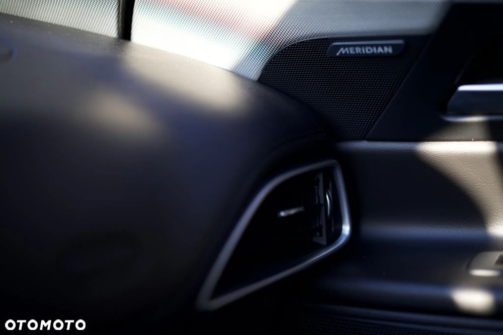 Jaguar XE 2.0 D R-Sport - 18