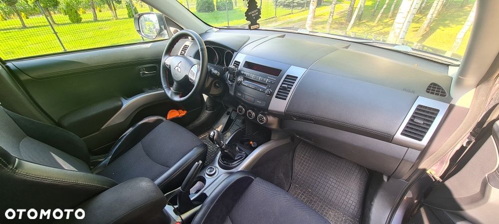Mitsubishi Outlander - 3