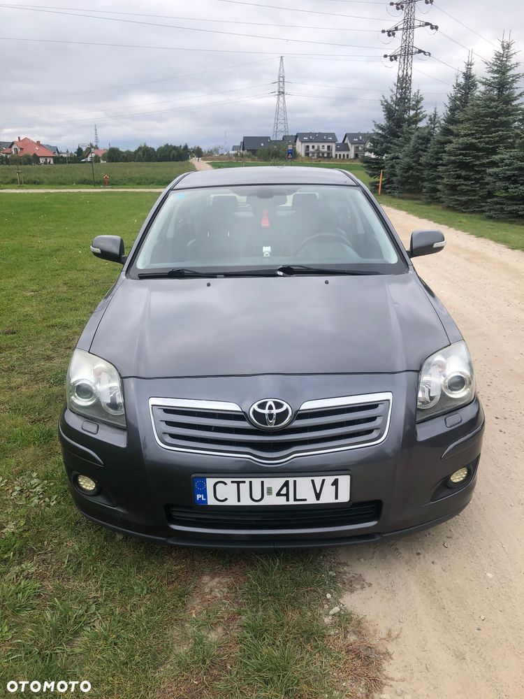Toyota Avensis - 1