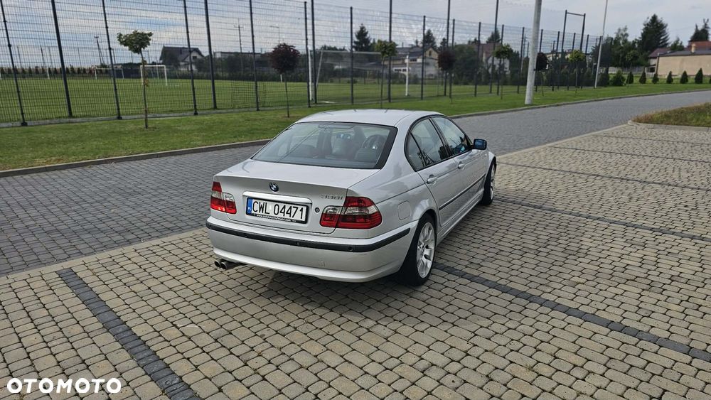 BMW Seria 3 330i - 13