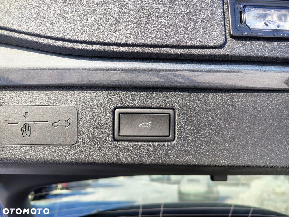 Volkswagen T-Roc - 12