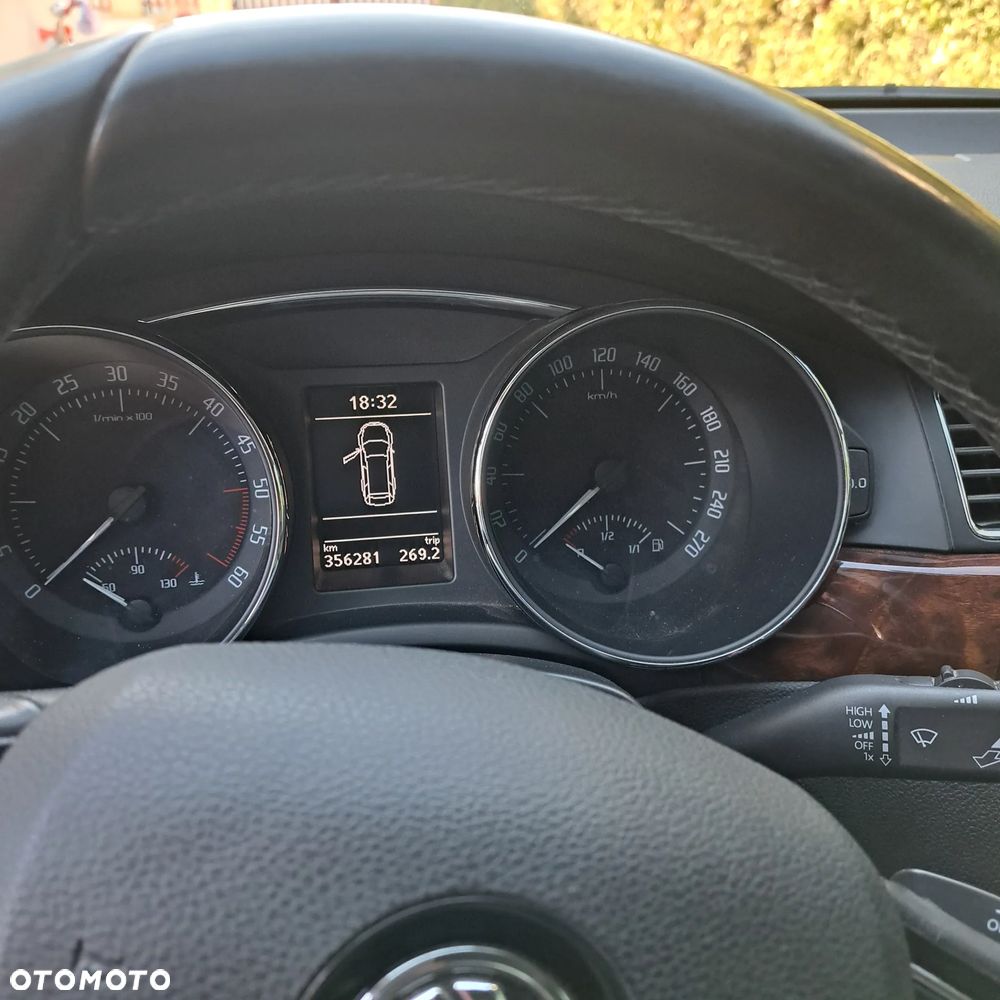 Skoda Superb 2.0 TDI 4x4 Platinum DSG - 23