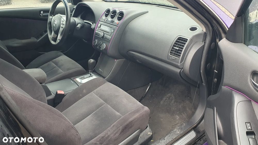 Nissan Altima - 8