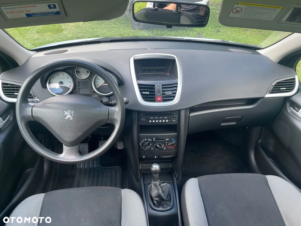 Peugeot 207 1.4 16V Trendy - 5