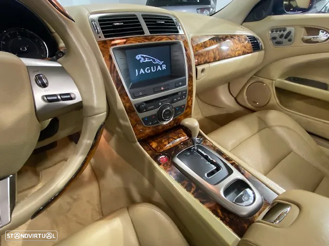 Jaguar XK 4.2 V8 Convertible - 24