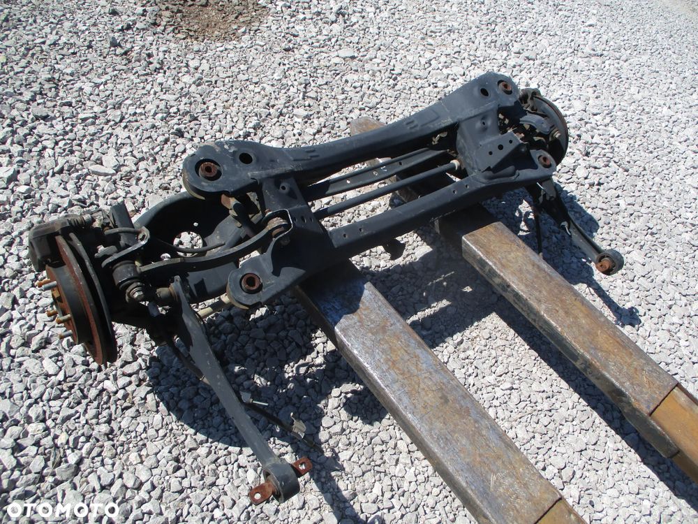 TOYOTA AURIS II 2014- belka tylnego zawieszenia os tył tylna